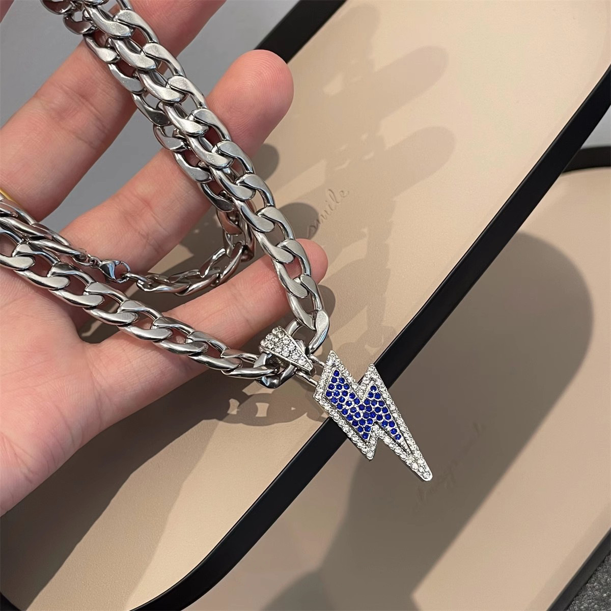 欧米ヒップホップ風のライトニングキューバンチェーンネックレス - Men'S Accessories Instagram のレビューと価格