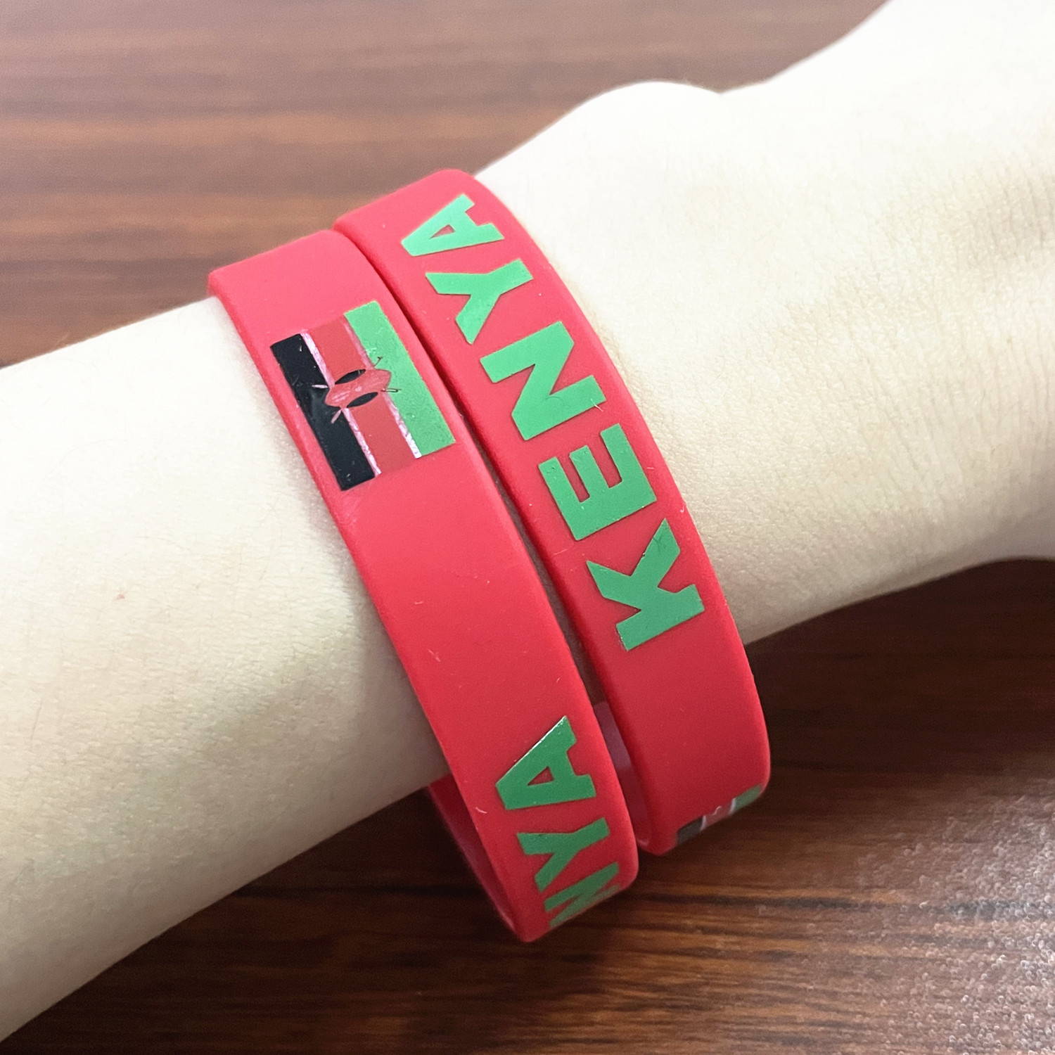 男性と女性のためのリストバンド、シリコン製のリストバンド、全 - Men Accessories Kenya のレビューと価格