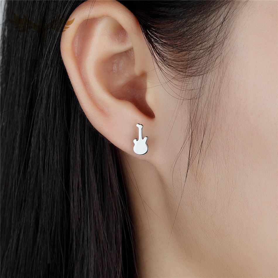 12 ペア音楽ギターイヤリング男性女性用ステンレス鋼アクセサ - Men Accessories In Store のレビューと価格
